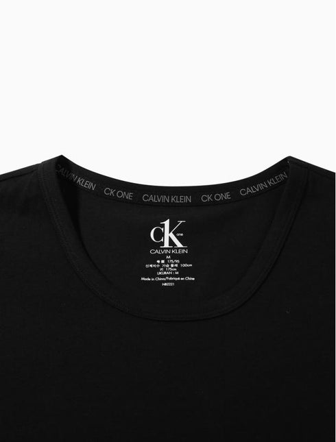 CalvinKlein Tshirt Basic חולצת קלווין קליין בצבע שחור